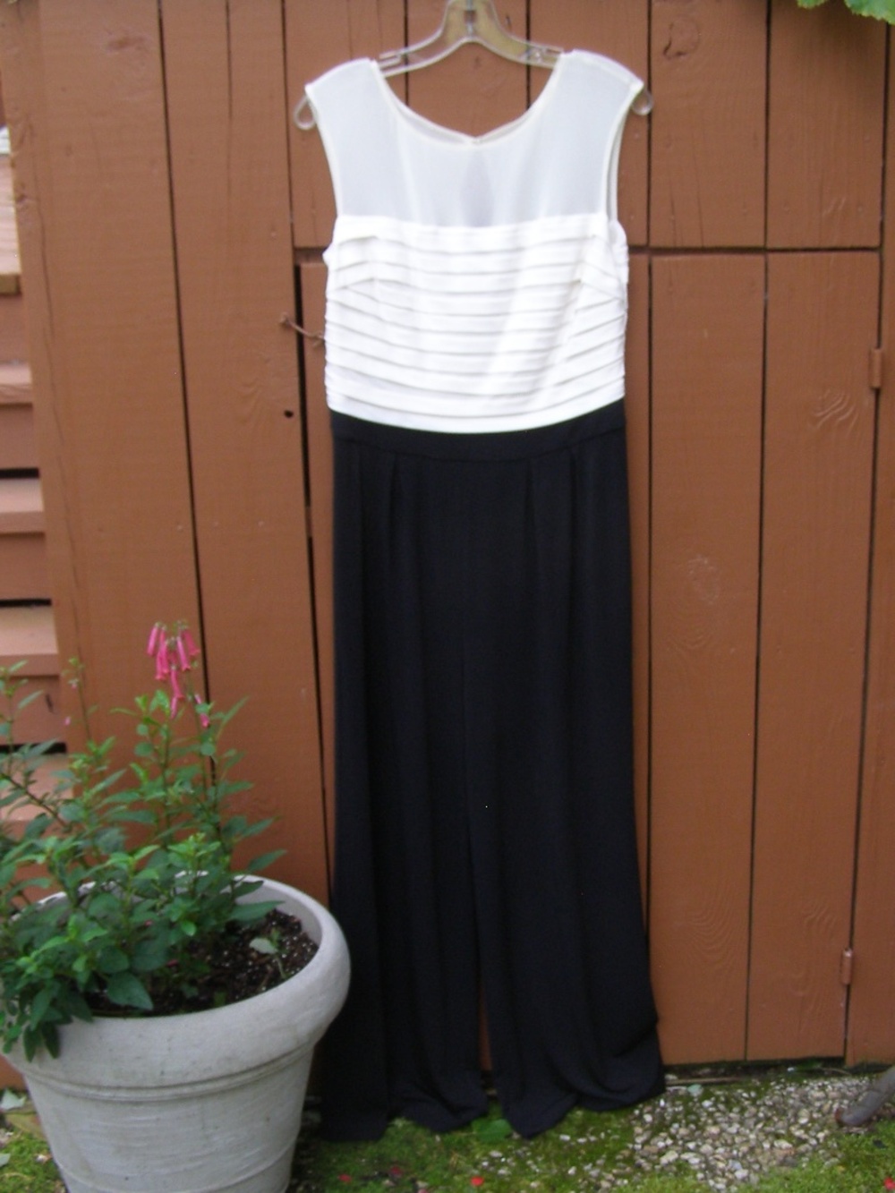 Sangria Black White Pleat Top Sleeveless Jumpsuit 12 - Picture 3 of 7